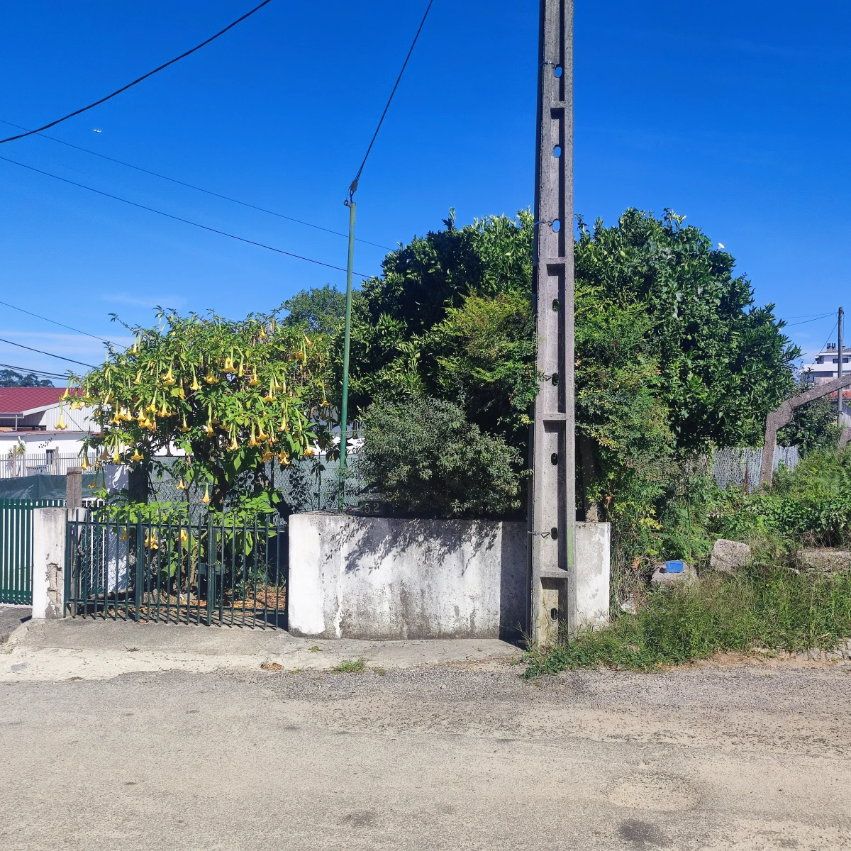 Kaskata -  Soluções Imobiliárias - Terreno Terreno com cerca de 1100 m2, para construção de moradia; poço e arrumos ja construídos; perto do Canelas, Gaia.