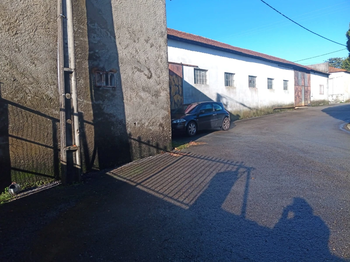 Kaskata -  Soluções Imobiliárias - Armazém A&B Armazéns antigos para recuperar ou demolir.