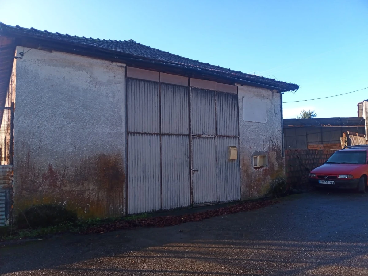 Kaskata -  Soluções Imobiliárias - Armazém A&B Armazéns antigos para recuperar ou demolir.