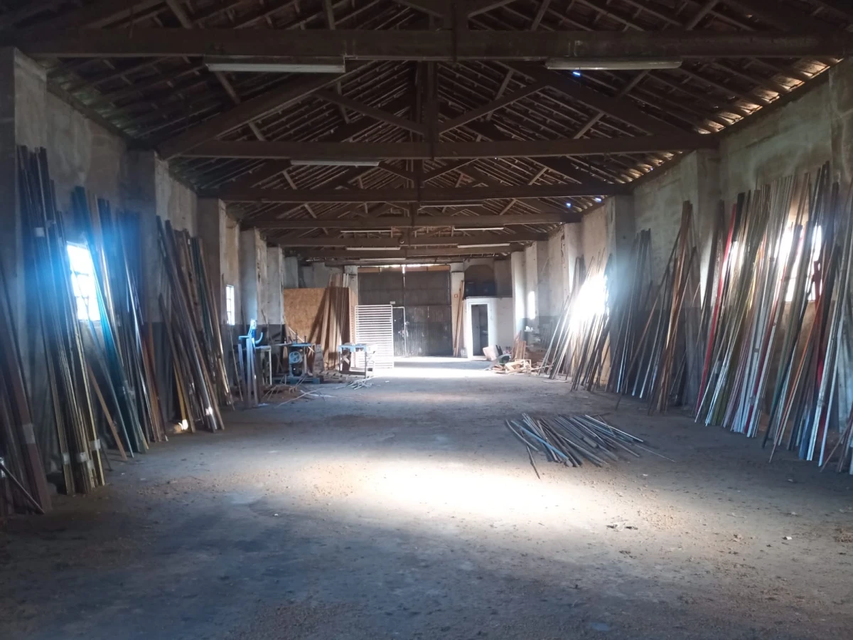 Kaskata -  Soluções Imobiliárias - Armazém A&B Armazéns antigos para recuperar ou demolir.