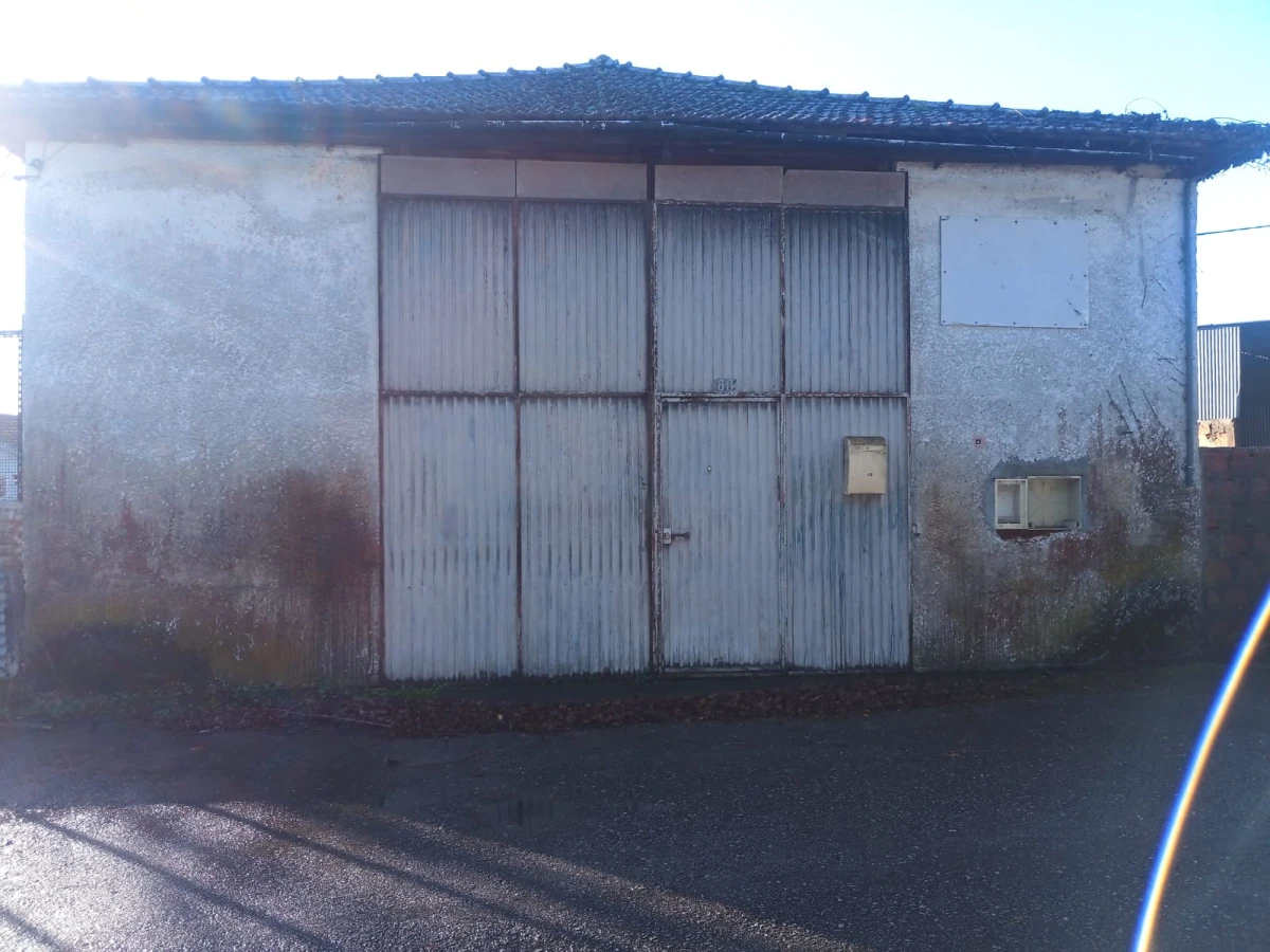 Kaskata -  Soluções Imobiliárias - Armazém A&B Armazéns antigos para recuperar ou demolir.