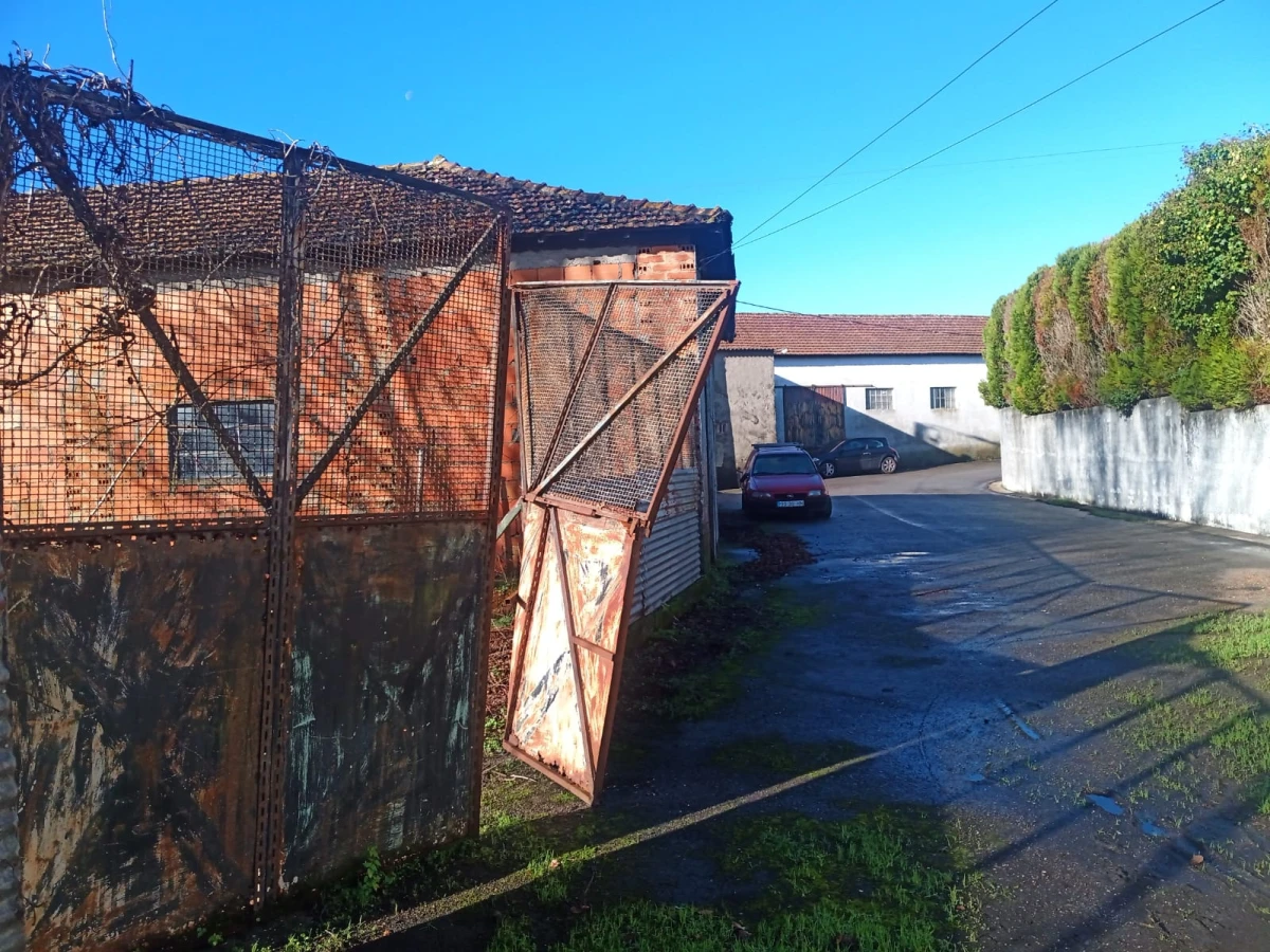 Kaskata -  Soluções Imobiliárias - Armazém A&B Armazéns antigos para recuperar ou demolir.