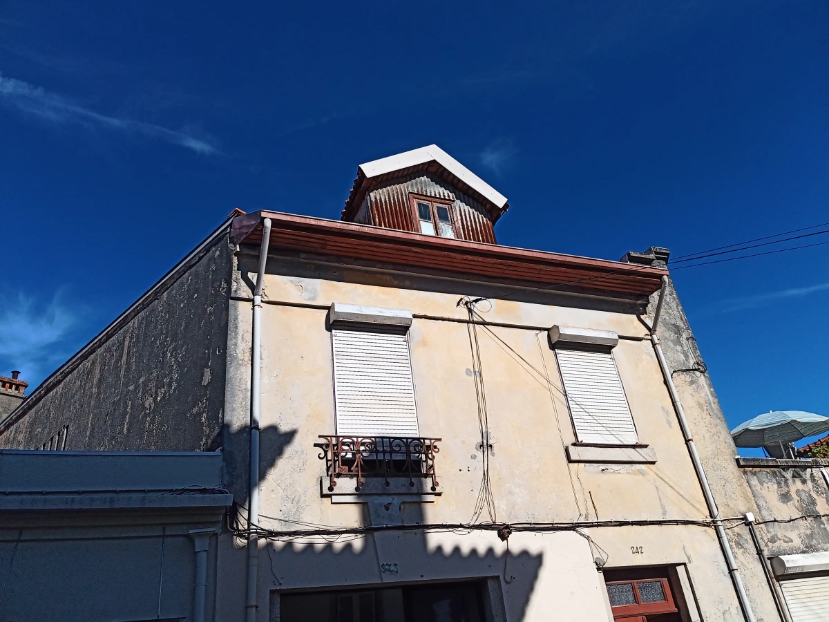 Kaskata Soluções Imobiliárias - Prédio(s) em São João da Madeira Conjunto de 2 imóveis em São João da Madeira com elevado potencial de rentabilização.