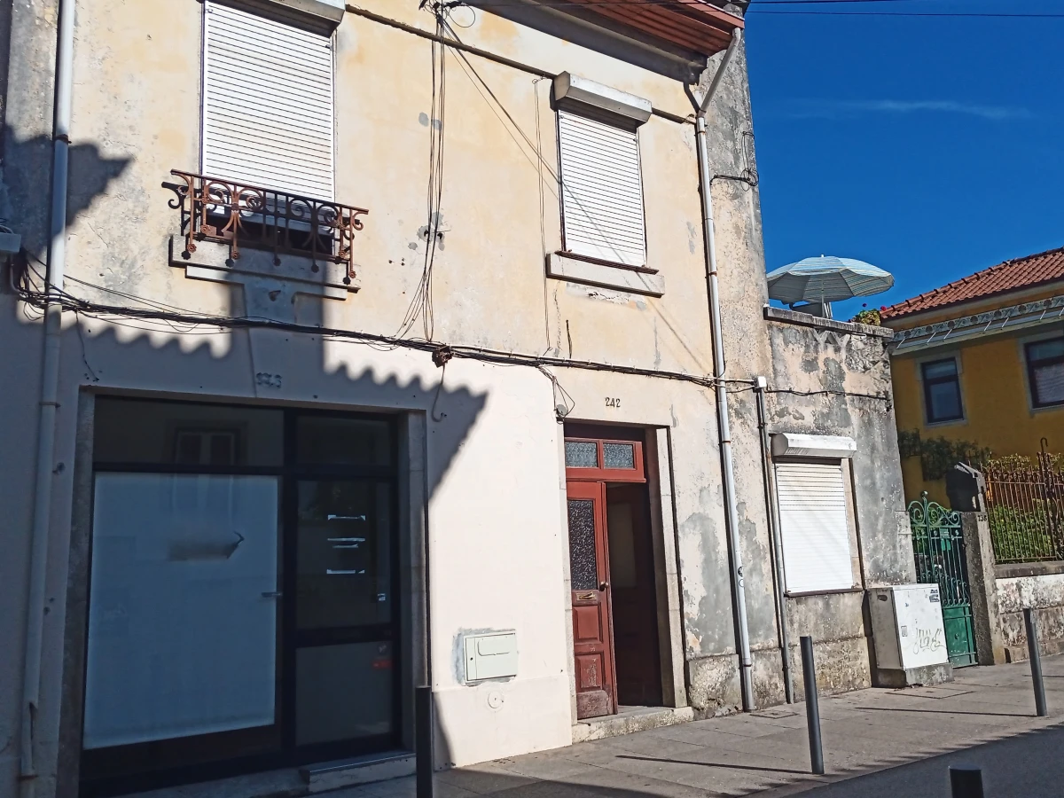 Kaskata Soluções Imobiliárias - Prédio(s) em São João da Madeira Conjunto de 2 imóveis em São João da Madeira com elevado potencial de rentabilização.