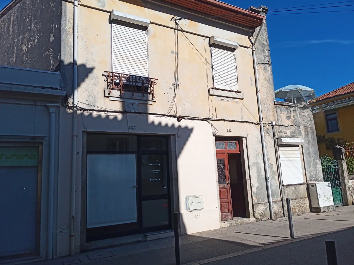 Kaskata Soluções Imobiliárias - Prédio(s) em São João da Madeira Conjunto de 2 imóveis em São João da Madeira com elevado potencial de rentabilização.