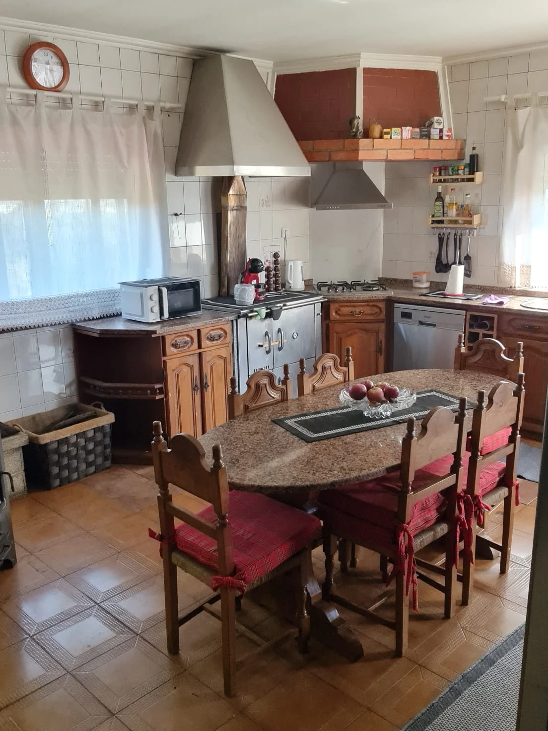 Moradia e comércio Moradia unifamiliar com comércio